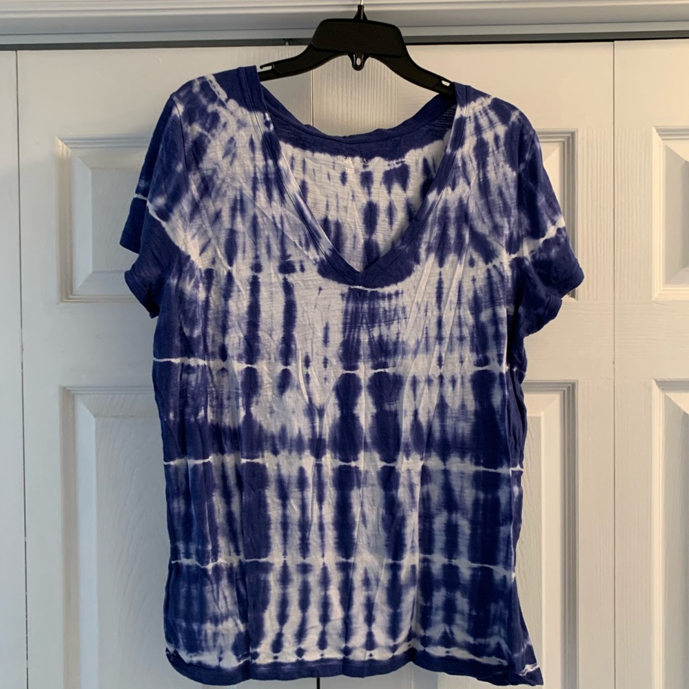 Blue and White Tye Dye Vneck shirt